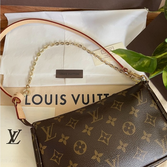 Prestine Vintage Authentic Louis Vuitton Pochette with Unbranded Chain Strap! - Picture 6 of 14